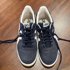 Men’s ASICS sneakers